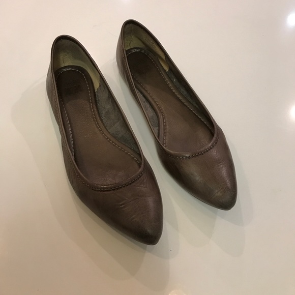 Frye Flats - Picture 1 of 5